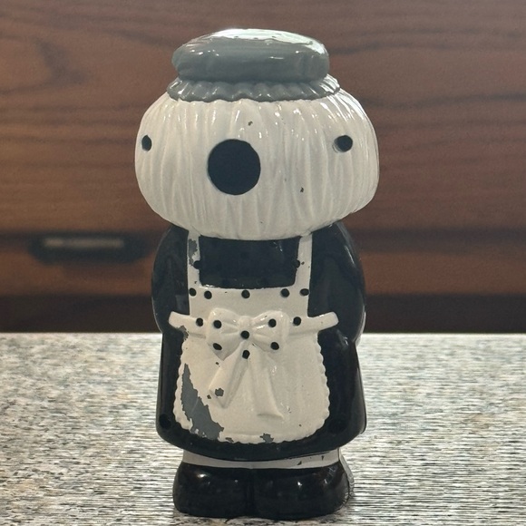 Maid and Butler Salt and Pepper Shakers - Picture 7 of 15